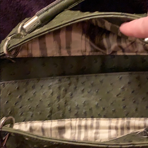 MED SIZED BAG WITH 2 HANDLES, 1 LG AND 2 SM COMP’S - Picture 3 of 3